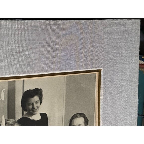 1940's Vintage Family Photograph In Ornate Hand-Painted Gold Wooden Frame - Picture 12 of 16